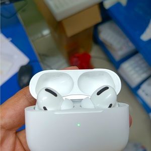 Apple AirPods Pro 2nd Gen( NEW + SEALED )
